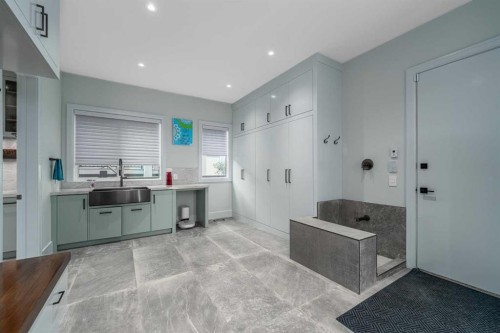 1911 52 Street Nw, Calgary, AB 