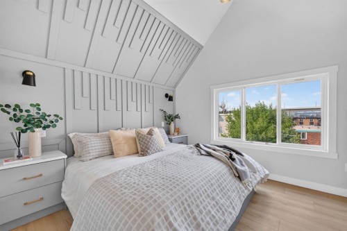 2020 12 Avenue Sw, Calgary, AB - Indoor Photo Showing Bedroom