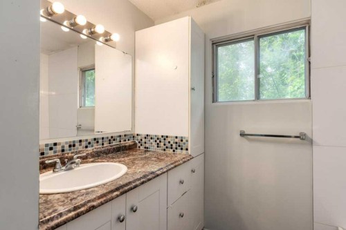 445 40 Street Ne, Calgary, AB 