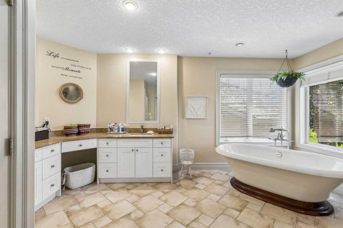 73 Hidden Creek Park Nw, Calgary, AB 