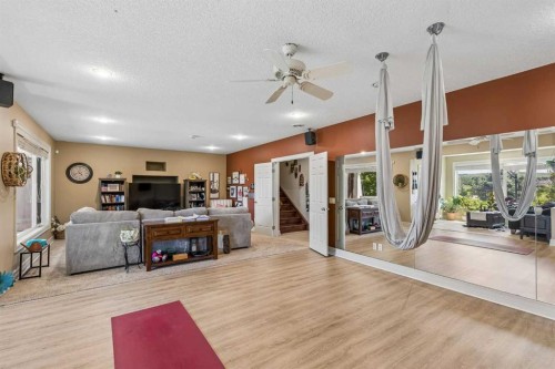 73 Hidden Creek Park Nw, Calgary, AB 