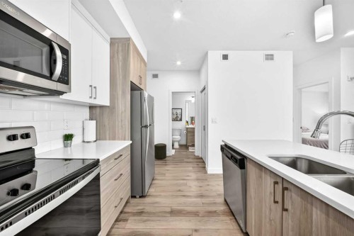 316-205 Spring Creek Common Sw, Calgary, AB - Indoor Photo Showing Kitchen