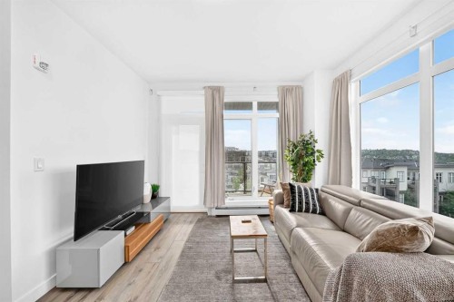 316-205 Spring Creek Common Sw, Calgary, AB - Indoor Photo Showing Living Room