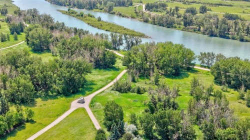 22 Rivercrest Way Se, Calgary, AB 