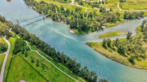 22 Rivercrest Way Se, Calgary, AB 