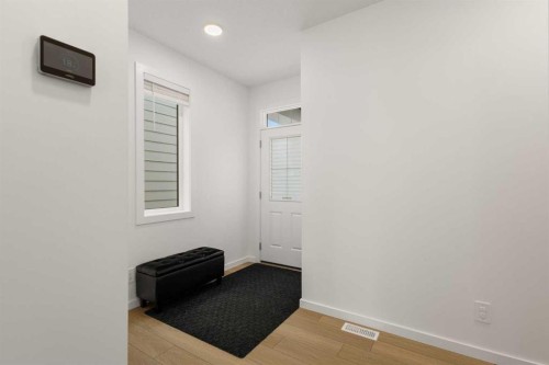 50 Royston Terrace Nw, Calgary, AB - Indoor Photo Showing Other Room