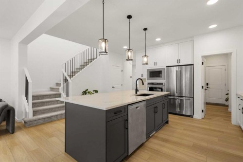 50 Royston Terrace Nw, Calgary, AB - Indoor Photo Showing Kitchen With Stainless Steel Kitchen With Upgraded Kitchen