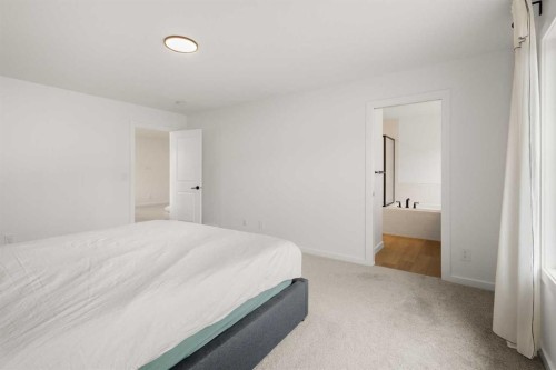 50 Royston Terrace Nw, Calgary, AB - Indoor Photo Showing Bedroom