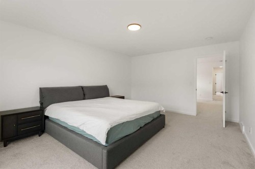 50 Royston Terrace Nw, Calgary, AB - Indoor Photo Showing Bedroom