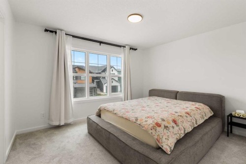 50 Royston Terrace Nw, Calgary, AB - Indoor Photo Showing Bedroom