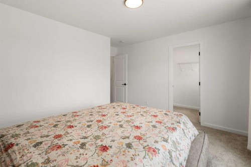 50 Royston Terrace Nw, Calgary, AB - Indoor Photo Showing Bedroom