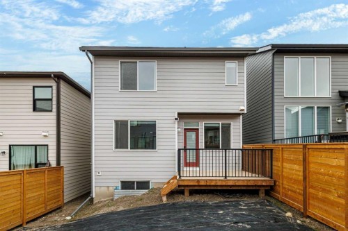50 Royston Terrace Nw, Calgary, AB - Outdoor