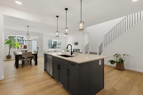 50 Royston Terrace Nw, Calgary, AB - Indoor Photo Showing Kitchen With Upgraded Kitchen