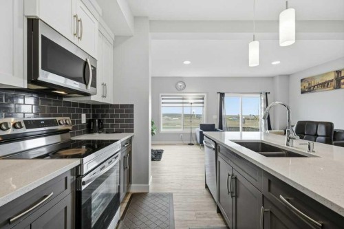 151 Creekstone Way Sw, Calgary, AB 