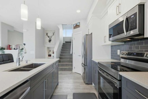 151 Creekstone Way Sw, Calgary, AB 