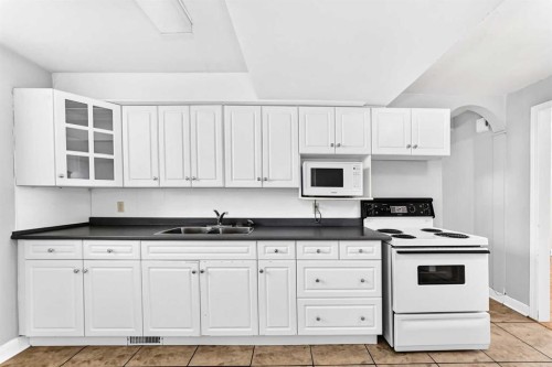 2028 Westmount Road Nw, Calgary, AB 