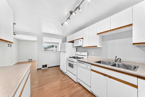 2028 Westmount Road Nw, Calgary, AB 