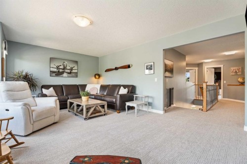7 Crystal Green Way, Okotoks, AB - Indoor Photo Showing Living Room
