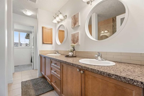 7 Crystal Green Way, Okotoks, AB - Indoor Photo Showing Bathroom