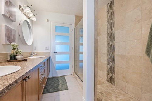 7 Crystal Green Way, Okotoks, AB - Indoor Photo Showing Bathroom