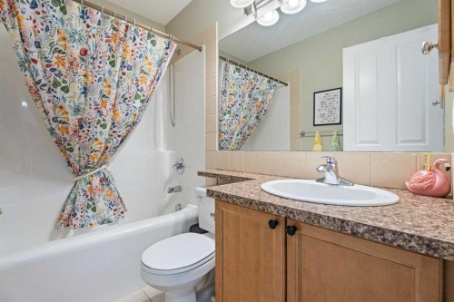 7 Crystal Green Way, Okotoks, AB - Indoor Photo Showing Bathroom