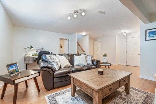 7 Crystal Green Way, Okotoks, AB - Indoor Photo Showing Living Room
