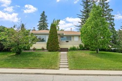 6215 Thorncliffe Drive NW Calgary, AB T2K 3A6