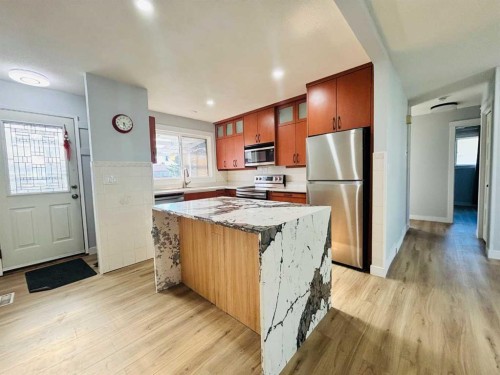 1672 Marlyn Way Ne, Calgary, AB 