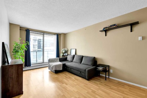 716-1111 6 Avenue Sw, Calgary, AB - Indoor Photo Showing Living Room