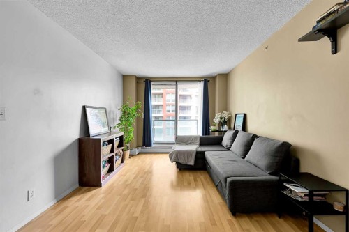 716-1111 6 Avenue Sw, Calgary, AB - Indoor Photo Showing Living Room
