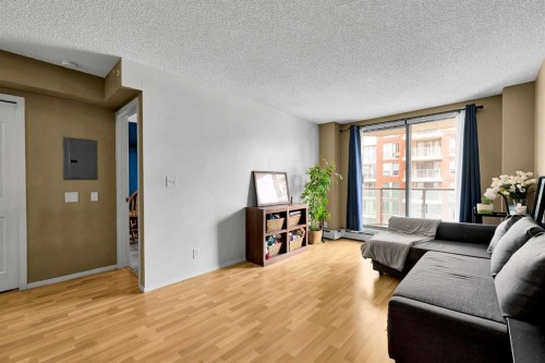 716-1111 6 Avenue Sw, Calgary, AB - Indoor Photo Showing Living Room