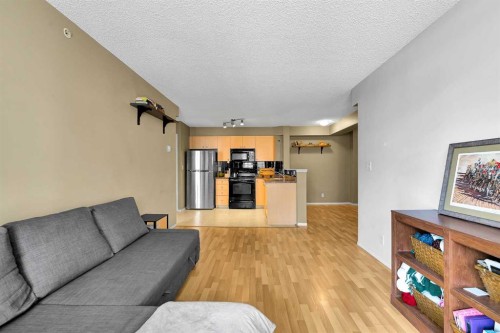 716-1111 6 Avenue Sw, Calgary, AB - Indoor Photo Showing Living Room