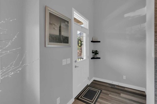 317 Sundown Road South, Cochrane, AB - Indoor Photo Showing Other Room