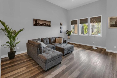 317 Sundown Road South, Cochrane, AB - Indoor Photo Showing Living Room