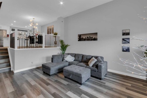 317 Sundown Road South, Cochrane, AB - Indoor Photo Showing Living Room