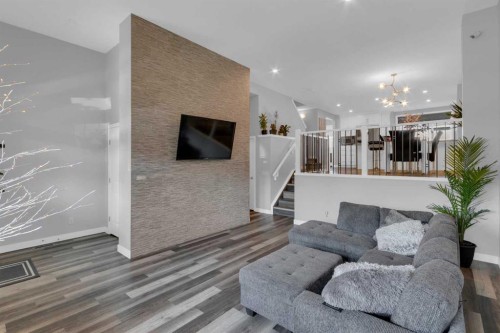 317 Sundown Road South, Cochrane, AB - Indoor Photo Showing Living Room
