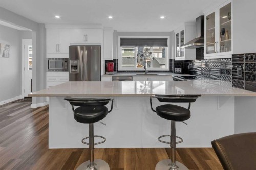 317 Sundown Road South, Cochrane, AB - Indoor Photo Showing Kitchen With Stainless Steel Kitchen With Upgraded Kitchen
