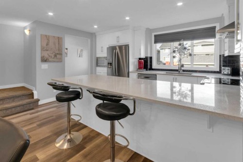 317 Sundown Road South, Cochrane, AB - Indoor Photo Showing Kitchen