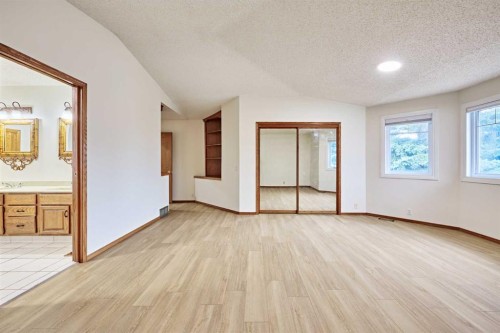 7 Suncastle Crescent Se, Calgary, AB - Indoor Photo Showing Other Room