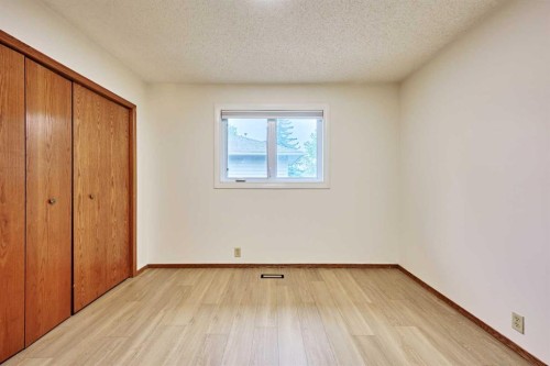 7 Suncastle Crescent Se, Calgary, AB - Indoor Photo Showing Other Room