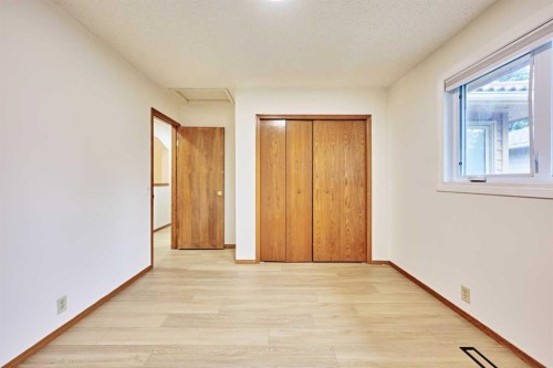 7 Suncastle Crescent Se, Calgary, AB - Indoor Photo Showing Other Room