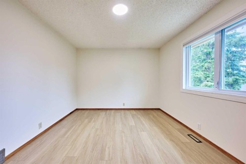 7 Suncastle Crescent Se, Calgary, AB - Indoor Photo Showing Other Room