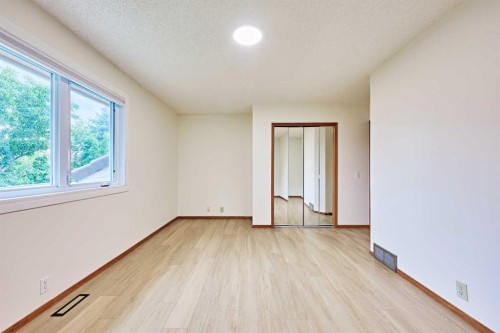 7 Suncastle Crescent Se, Calgary, AB - Indoor Photo Showing Other Room