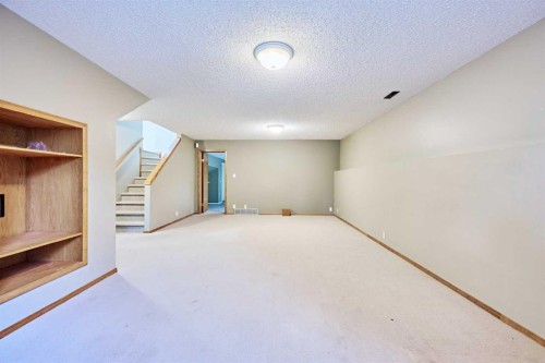 7 Suncastle Crescent Se, Calgary, AB - Indoor Photo Showing Other Room