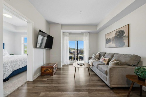 224-255 Les Jardins Park Se, Calgary, AB - Indoor Photo Showing Living Room