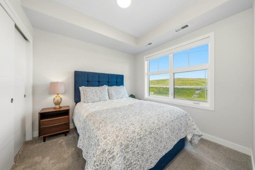 224-255 Les Jardins Park Se, Calgary, AB - Indoor Photo Showing Bedroom
