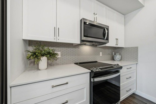 224-255 Les Jardins Park Se, Calgary, AB - Indoor Photo Showing Kitchen With Upgraded Kitchen