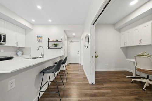 224-255 Les Jardins Park Se, Calgary, AB - Indoor Photo Showing Kitchen With Double Sink