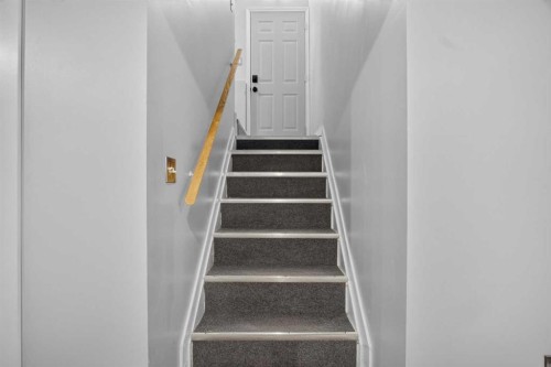 136 41 Avenue Nw, Calgary, AB 