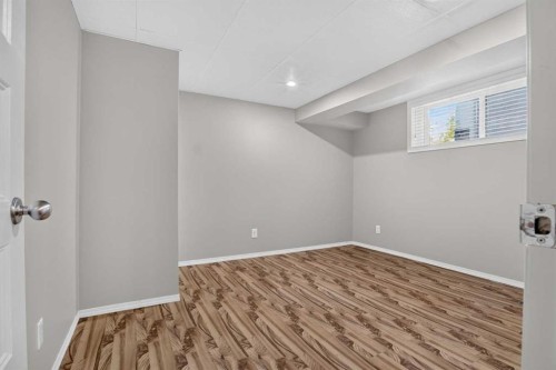 136 41 Avenue Nw, Calgary, AB 